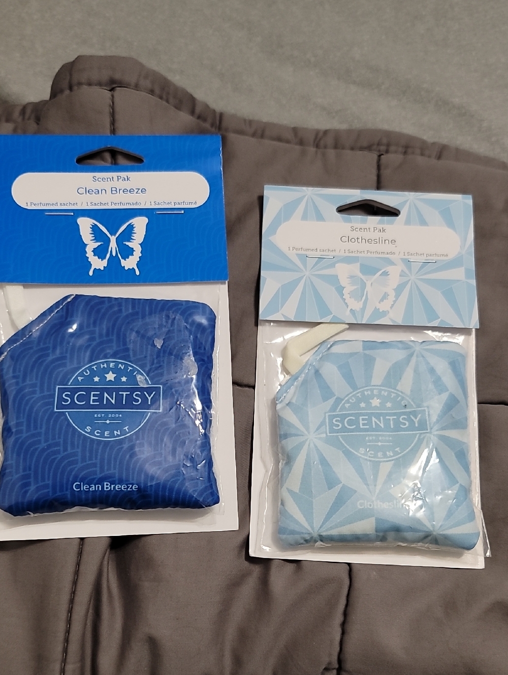 Scentsy scent paks in Clotheskine and Clean Breeze